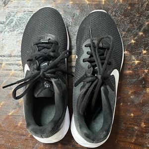 Nike Revolution women’s size 6